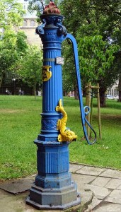 Schwengelpumpe die günstige Brauchwasserquelle Schwengelpumpe die günstige Brauchwasserquelle