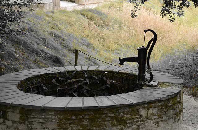 Schwengelpumpe die günstige Brauchwasserquelle Schwengelpumpe die günstige Brauchwasserquelle