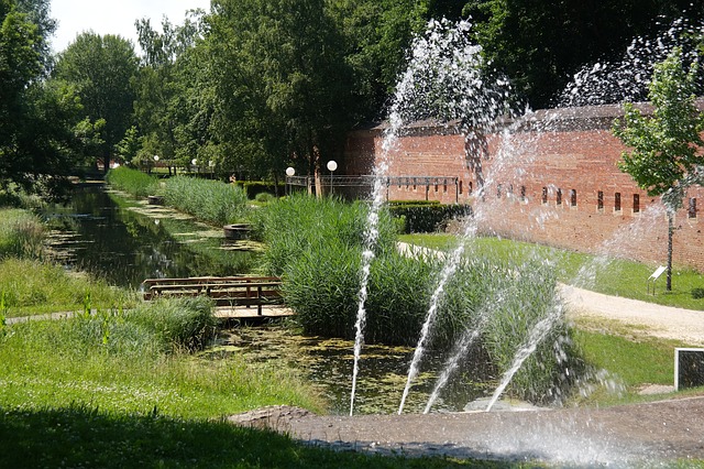 Gartenteichpumpen für Springbrunnen und Bachläufe im Garten Gartenteichpumpen für Springbrunnen und Bachläufe im Garten